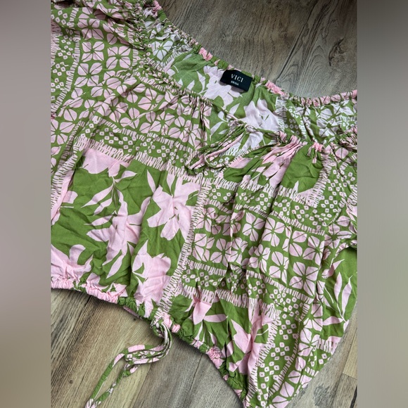 Tisdale Floral Drawstring Top - Picture 13 of 13